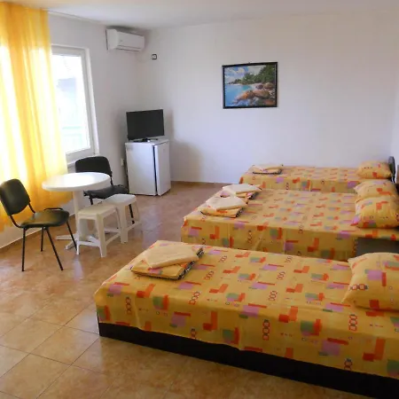 Agatopolis- всяка с безплатно парко място Къща за гости 3*