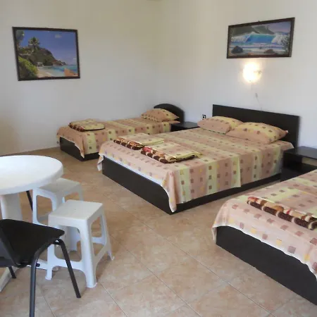 Agatopolis- всяка с безплатно парко място Къща за гости