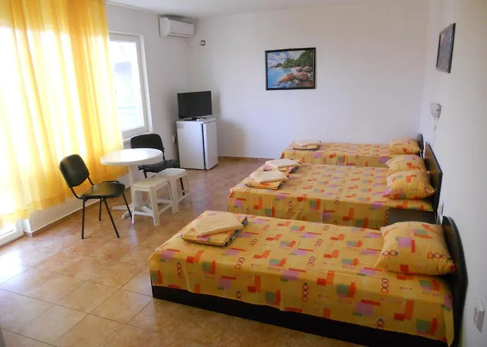 Agatopolis- всяка с безплатно парко място Къща за гости 3*