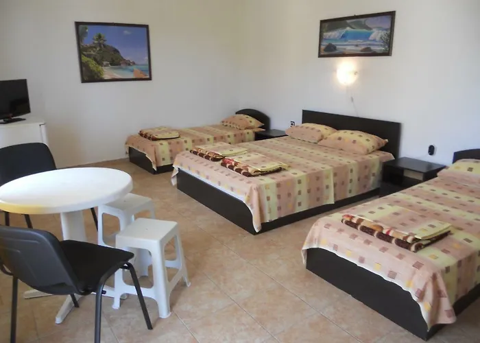 Agatopolis- всяка с безплатно парко място Къща за гости